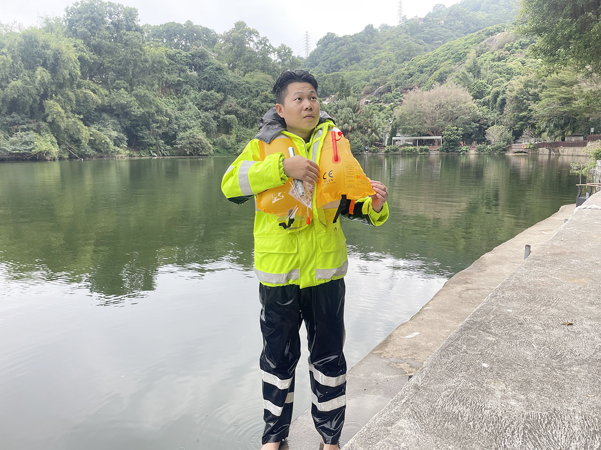 氣囊彈開(kāi)後實拍展示
