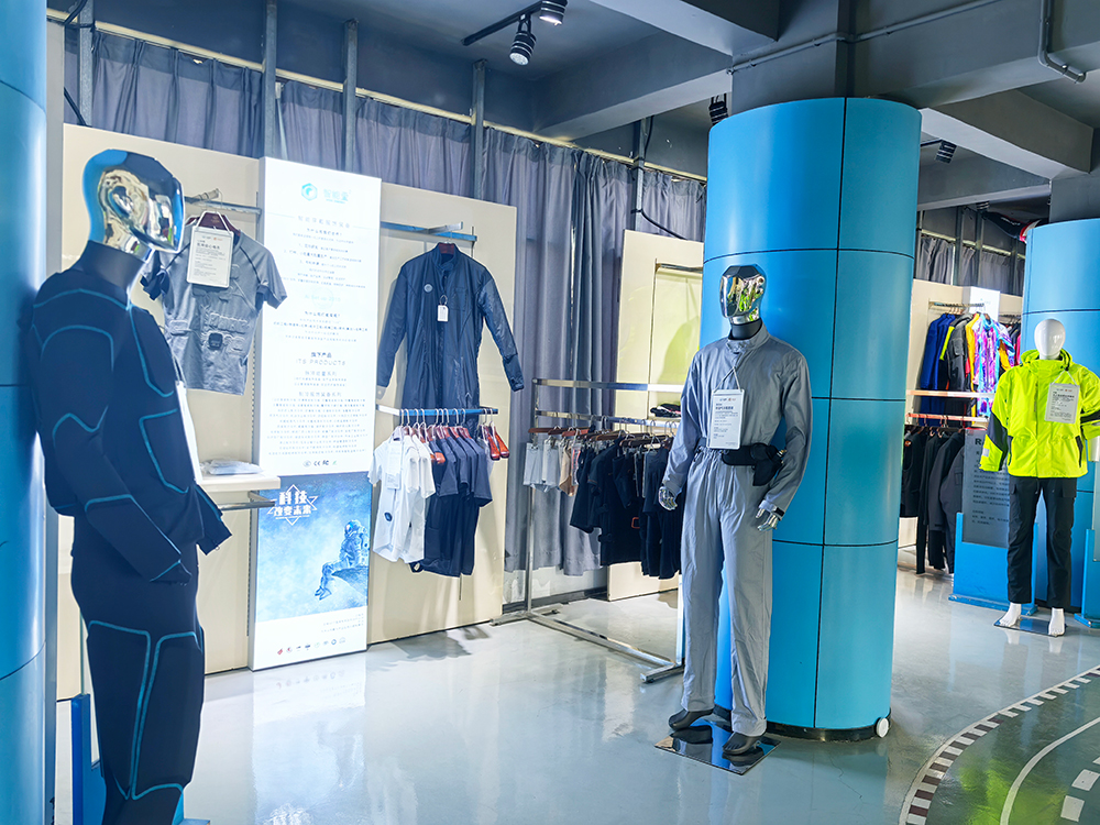 智能(néng)服飾展廳